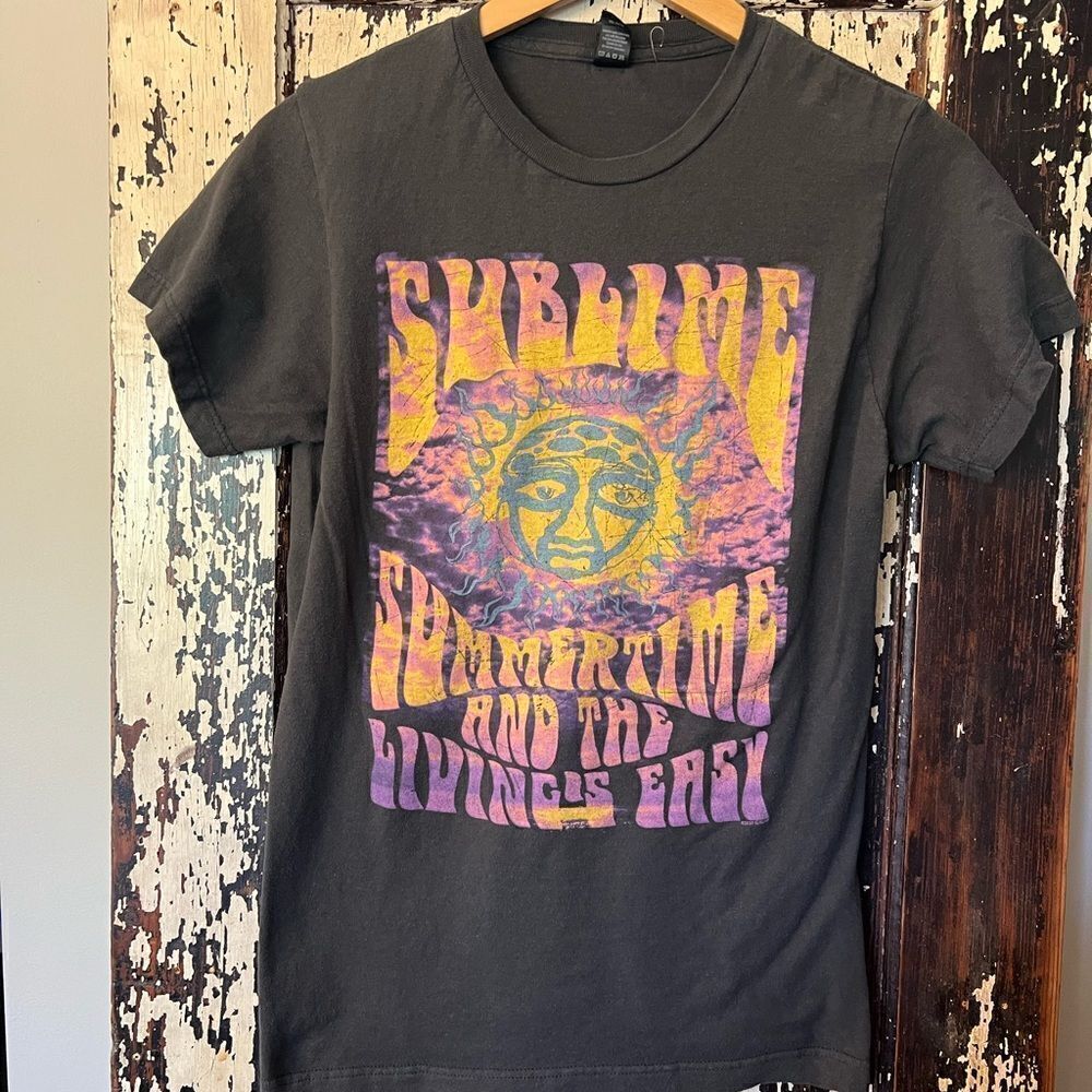Sublime Summertime and The Living’s Easy T-shirt. Size small. Doin’ Time Lyric T